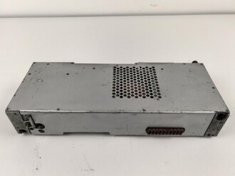 Netzteil zum Luft-Boden Einheitsempfänger E52 " Köln" der Luftwaffe. Originallack, Funktion nicht geprüft