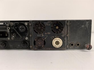 Netzteil zum Luft-Boden Einheitsempfänger E52 " Köln" der Luftwaffe. Originallack, Funktion nicht geprüft