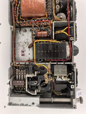 Netzteil zum Luft-Boden Einheitsempfänger E52 " Köln" der Luftwaffe. Originallack, Funktion nicht geprüft