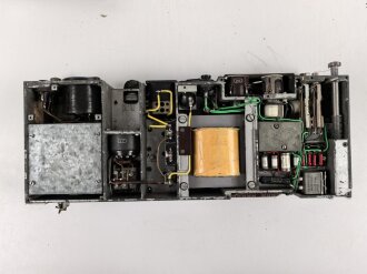 Netzteil zum Luft-Boden Einheitsempfänger E52 " Köln" der Luftwaffe. "Restauriertes Stück", Funktion nicht geprüft