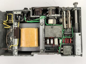 Netzteil zum Luft-Boden Einheitsempfänger E52 " Köln" der Luftwaffe. "Restauriertes Stück", Funktion nicht geprüft