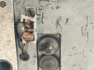 Netzteil zum Luft-Boden Einheitsempfänger E52 " Köln" der Luftwaffe. "Restauriertes Stück", Funktion nicht geprüft