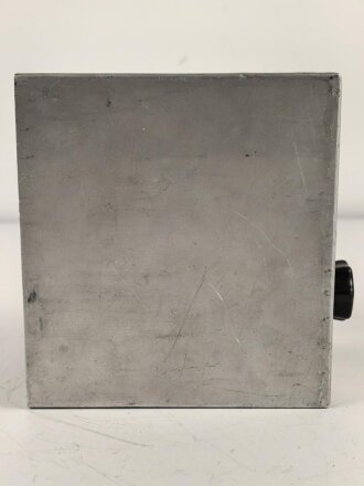 Baugruppe mit Abschirmblech zum Luft-Boden Einheitsempfänger E52 a " Köln" der Luftwaffe. Funktion nicht geprüft