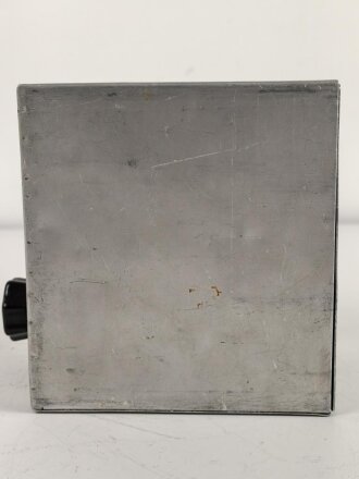 Baugruppe mit Abschirmblech zum Luft-Boden Einheitsempfänger E52 a " Köln" der Luftwaffe. Funktion nicht geprüft