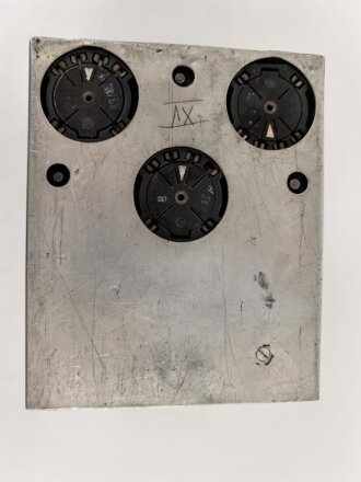 Baugruppe mit Abschirmblech zum Luft-Boden Einheitsempfänger E52 a " Köln" der Luftwaffe. Funktion nicht geprüft