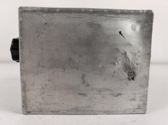 Baugruppe mit Abschirmblech zum Luft-Boden Einheitsempfänger E52 a " Köln" der Luftwaffe. Funktion nicht geprüft