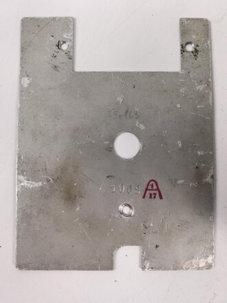 Baugruppe mit Abschirmblech zum Luft-Boden Einheitsempfänger E52 a " Köln" der Luftwaffe. Funktion nicht geprüft