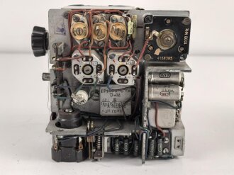 Baugruppe mit Abschirmblech zum Luft-Boden Einheitsempfänger E52 a " Köln" der Luftwaffe. Funktion nicht geprüft