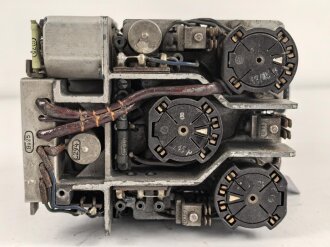 Baugruppe mit Abschirmblech zum Luft-Boden Einheitsempfänger E52 a " Köln" der Luftwaffe. Funktion nicht geprüft