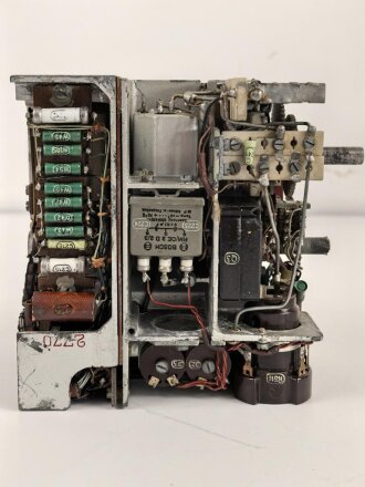 Baugruppe mit Abschirmblech zum Luft-Boden Einheitsempfänger E52 a " Köln" der Luftwaffe. Funktion nicht geprüft