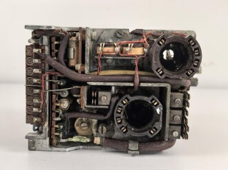 Baugruppe mit Abschirmblech zum Luft-Boden Einheitsempfänger E52 a " Köln" der Luftwaffe. Funktion nicht geprüft