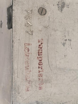 Baugruppe mit Abschirmblech zum Luft-Boden Einheitsempfänger E52 a " Köln" der Luftwaffe. Funktion nicht geprüft