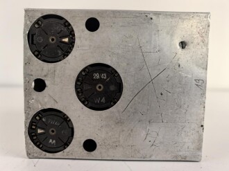 Baugruppe mit Abschirmblech zum Luft-Boden Einheitsempfänger E52 a " Köln" der Luftwaffe. Funktion nicht geprüft