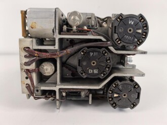 Baugruppe mit Abschirmblech zum Luft-Boden Einheitsempfänger E52 a " Köln" der Luftwaffe. Funktion nicht geprüft