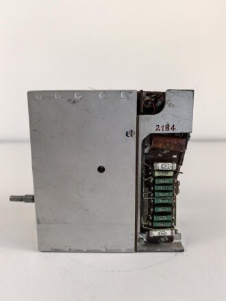 Baugruppe mit Abschirmblech zum Luft-Boden Einheitsempfänger E52 a " Köln" der Luftwaffe. Funktion nicht geprüft