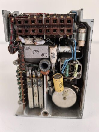 Baugruppe mit Abschirmblech zum Luft-Boden Einheitsempfänger E52 a " Köln" der Luftwaffe. Funktion nicht geprüft