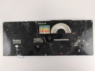 Frontplatte zum Luft-Boden Einheitsempfänger E52 a " Köln" der Luftwaffe. Überlackiertes Stück