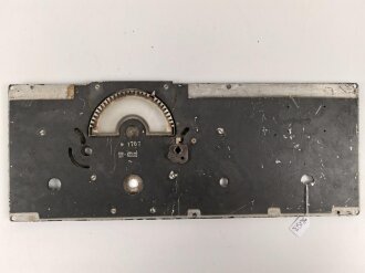 Frontplatte zum Luft-Boden Einheitsempfänger E52 a " Köln" der Luftwaffe. Überlackiertes Stück