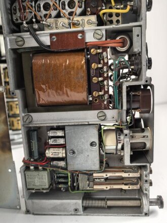 Luft-Boden Einheitsempfänger E52 a " Köln" der Luftwaffe. Optik gut, Funktion nicht geprüft