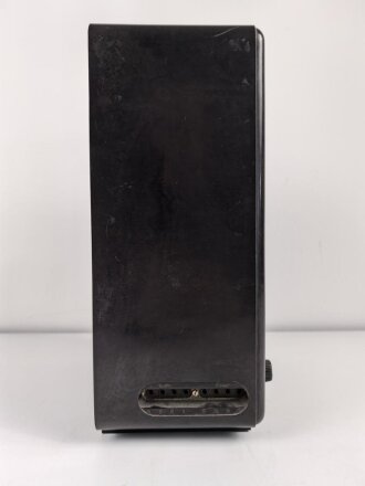 Volksempfänger VE301w, Hersteller WEGA Radio Stuttgart. Guter Gesamtzustand, Rückwandschrauben erneuert, Funktion nicht geprüft