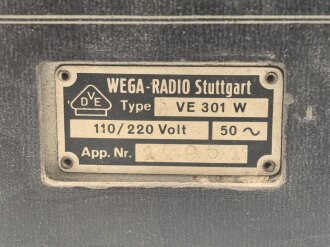 Volksempfänger VE301w, Hersteller WEGA Radio Stuttgart. Guter Gesamtzustand, Rückwandschrauben erneuert, Funktion nicht geprüft