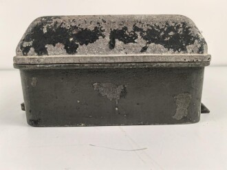 Umformer U.20 a 3 der Wehrmacht für 20 Watt Sender in Fahrzeugen. Baujahr 1938. Originallack, unrichtiger Deckel, Funktion nicht geprüft