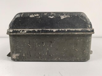 Umformer U.20 a 3 der Wehrmacht für 20 Watt Sender in Fahrzeugen. Baujahr 1938. Originallack, unrichtiger Deckel, Funktion nicht geprüft