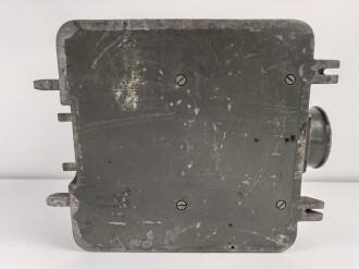 Umformer U.20 a 3 der Wehrmacht für 20 Watt Sender in Fahrzeugen. Baujahr 1938. Originallack, unrichtiger Deckel, Funktion nicht geprüft