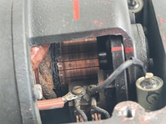 Umformer U.10 a 1 der Wehrmacht für 10 Watt Sender in Fahrzeugen. Baujahr 1943. Originallack, Funktion nicht geprüft