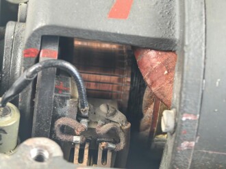 Umformer U.10 a 1 der Wehrmacht für 10 Watt Sender in Fahrzeugen. Baujahr 1943. Originallack, Funktion nicht geprüft