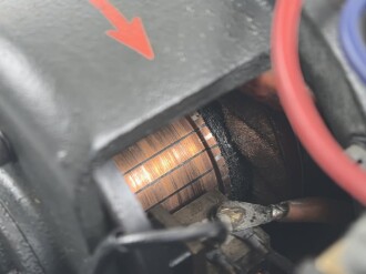 Umformer U.10 a 1 der Wehrmacht für 10 Watt Sender in Fahrzeugen. Baujahr 1943. Originallack, Funktion nicht geprüft