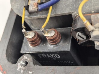Umformer U.10 a 1 der Wehrmacht für 10 Watt Sender in Fahrzeugen. Baujahr 1943. Originallack, Funktion nicht geprüft