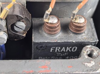 Umformer U.10 a 1 der Wehrmacht für 10 Watt Sender in Fahrzeugen. Baujahr 1943. Originallack, Funktion nicht geprüft