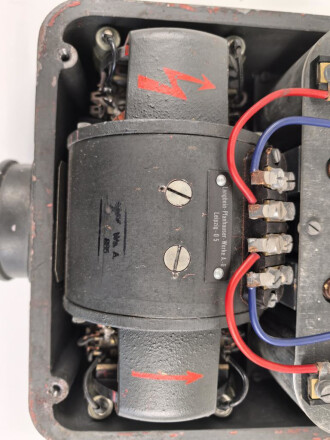 Umformer U.10 a 1 der Wehrmacht für 10 Watt Sender in Fahrzeugen. Baujahr 1943. Originallack, Funktion nicht geprüft