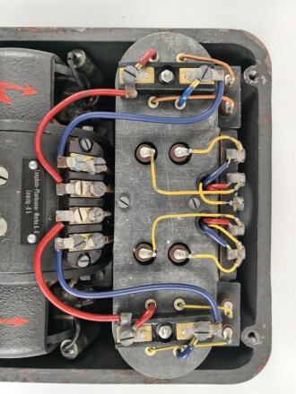 Umformer U.10 a 1 der Wehrmacht für 10 Watt Sender in Fahrzeugen. Baujahr 1943. Originallack, Funktion nicht geprüft