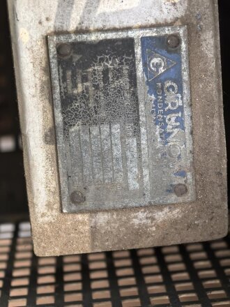 Luftwaffe, Netzanschlußgerät NA 8, Ln 27468. Kraftquelle für 100 Watt Sender . Originallack, Funktion nicht geprüft.