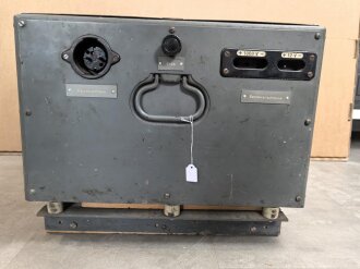 Luftwaffe, Netzanschlußgerät NA 8, Ln 27468. Kraftquelle für 100 Watt Sender . Originallack, Funktion nicht geprüft.