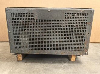 Luftwaffe, Netzanschlußgerät NA 8, Ln 27468. Kraftquelle für 100 Watt Sender . Originallack, Funktion nicht geprüft.