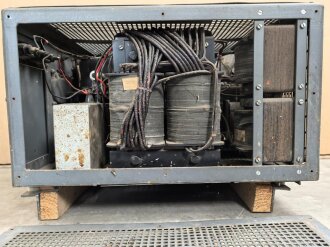 Luftwaffe, Netzanschlußgerät NA 8, Ln 27468. Kraftquelle für 100 Watt Sender . Originallack, Funktion nicht geprüft.