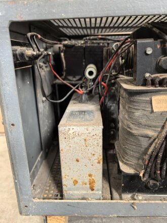 Luftwaffe, Netzanschlußgerät NA 8, Ln 27468. Kraftquelle für 100 Watt Sender . Originallack, Funktion nicht geprüft.