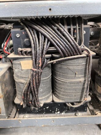 Luftwaffe, Netzanschlußgerät NA 8, Ln 27468. Kraftquelle für 100 Watt Sender . Originallack, Funktion nicht geprüft.