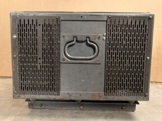 Luftwaffe, Netzanschlußgerät NA 8, Ln 27468. Kraftquelle für 100 Watt Sender . Originallack, Funktion nicht geprüft.
