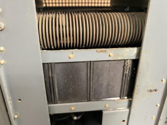 Luftwaffe, Netzanschlußgerät NA 8, Ln 27468. Kraftquelle für 100 Watt Sender . Originallack, Funktion nicht geprüft.