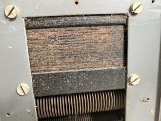 Luftwaffe, Netzanschlußgerät NA 8, Ln 27468. Kraftquelle für 100 Watt Sender . Originallack, Funktion nicht geprüft.