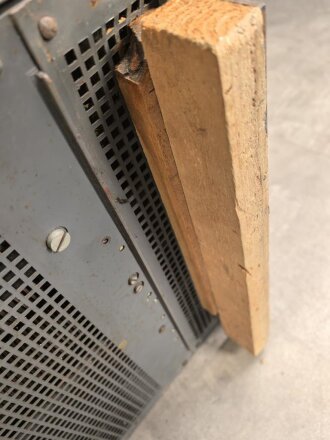 Luftwaffe, Netzanschlußgerät NA 8, Ln 27468. Kraftquelle für 100 Watt Sender . Originallack, Funktion nicht geprüft.