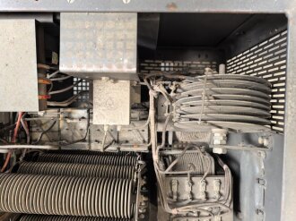 Luftwaffe, Netzanschlußgerät NA 8, Ln 27468. Kraftquelle für 100 Watt Sender . Originallack, Funktion nicht geprüft.