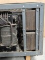 Luftwaffe, Netzanschlußgerät NA 8, Ln 27468. Kraftquelle für 100 Watt Sender . Originallack, Funktion nicht geprüft.