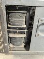 Luftwaffe, Netzanschlußgerät NA 8, Ln 27468. Kraftquelle für 100 Watt Sender . Originallack, Funktion nicht geprüft.