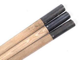 Zeltstock 01 Wehrmacht, Zubehör für die Zeltbahn 31, gehört in den Zubehörbeutel. Drei Stück in sehr gutem Zustand, ein Stück gestempelt 1941, ein weiteres 1940