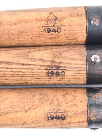 Zeltstock 01 Wehrmacht, Zubehör für die Zeltbahn 31, gehört in den Zubehörbeutel. Drei Stück in sehr gutem Zustand, jeweils gleicher Hersteller 1940 gestempelt